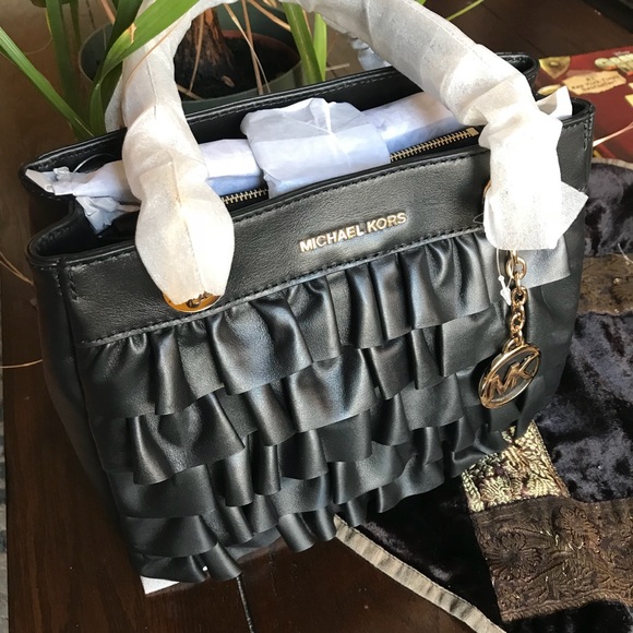 Michael Kors Handbags - SOLD⛔️Authentic Michael Kors ruffled leather satch